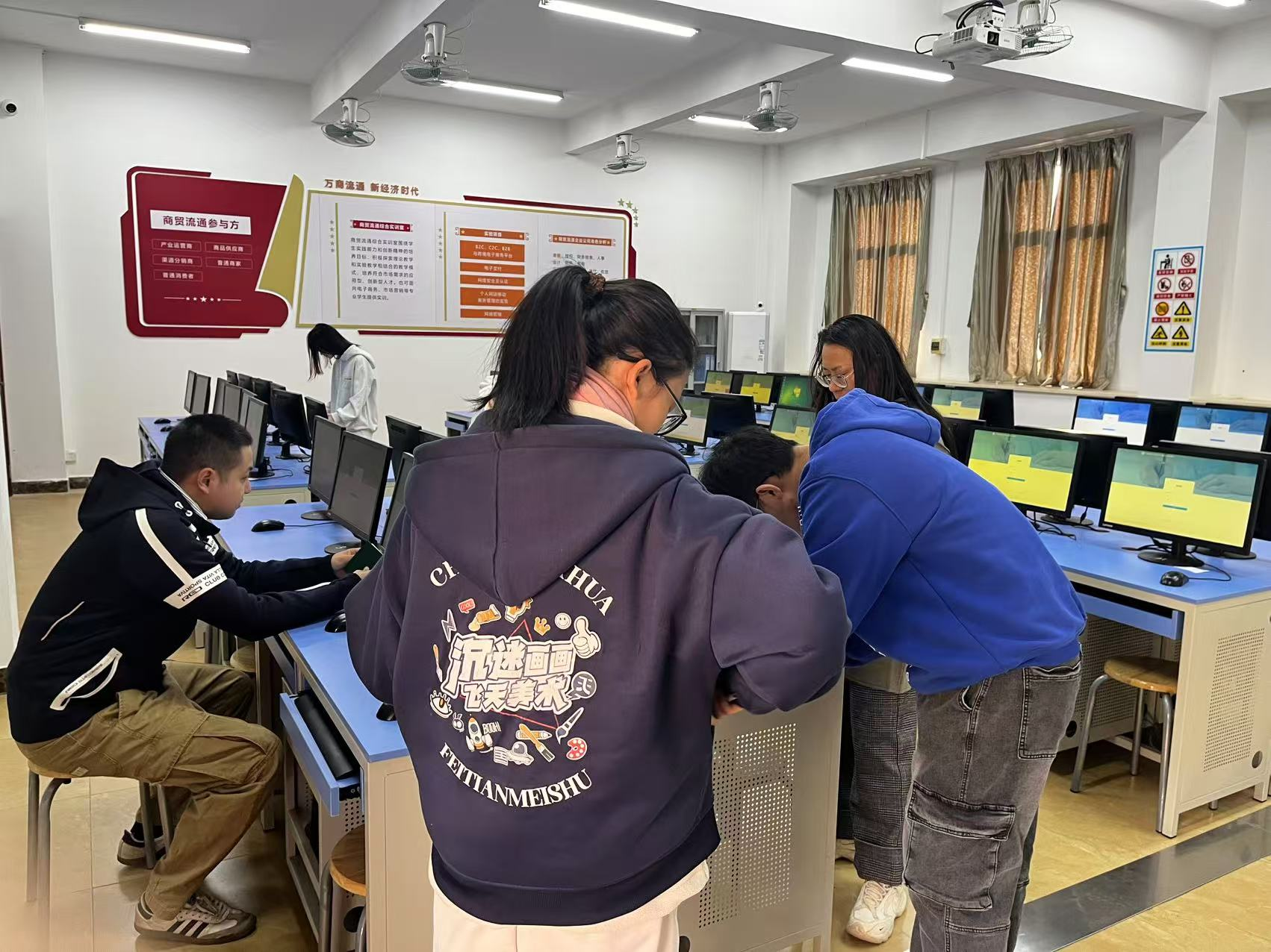 太阳成集团tyc122cc室内装饰设计师职业技能等级考试工作圆满结束.png
