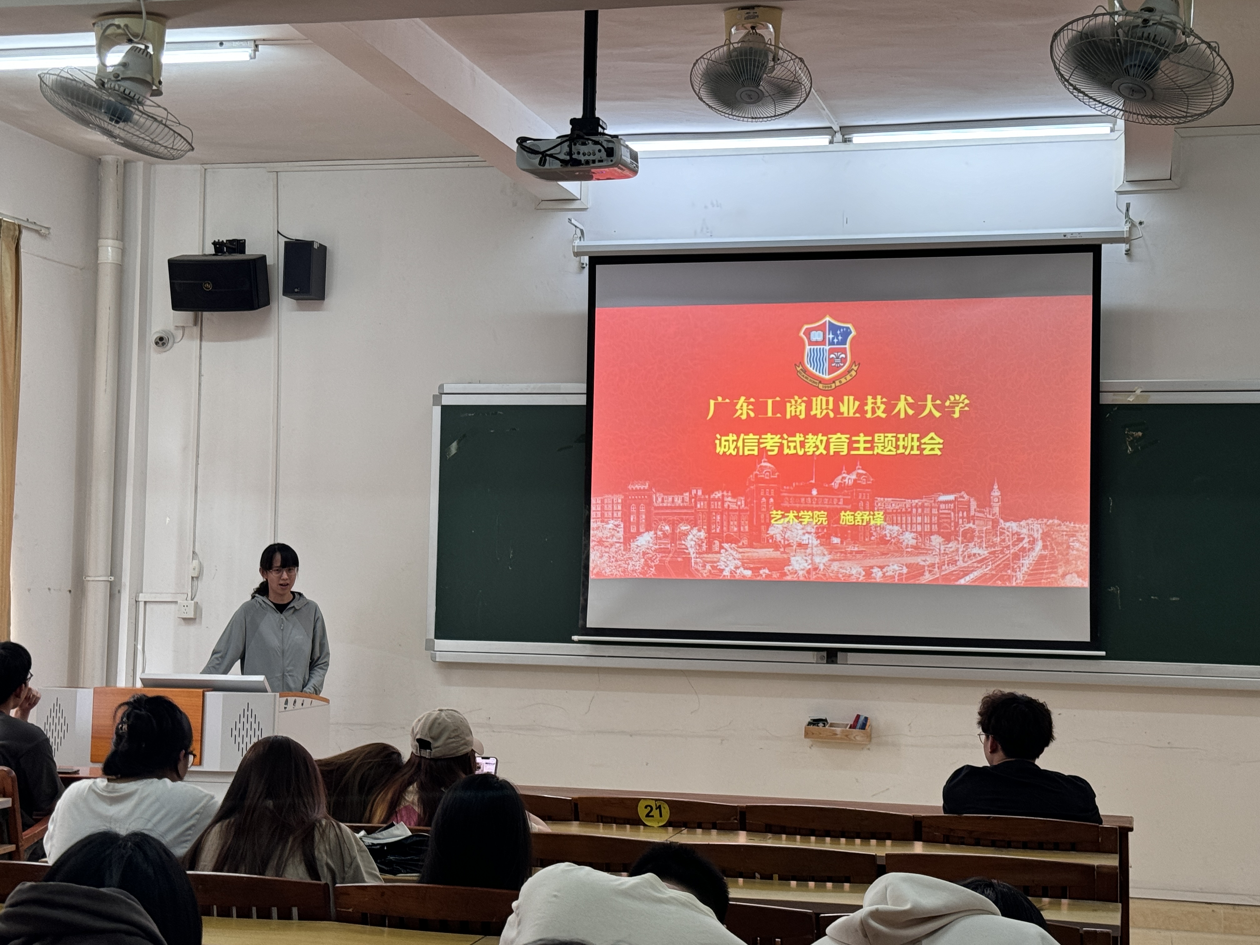 施老师.jpg
