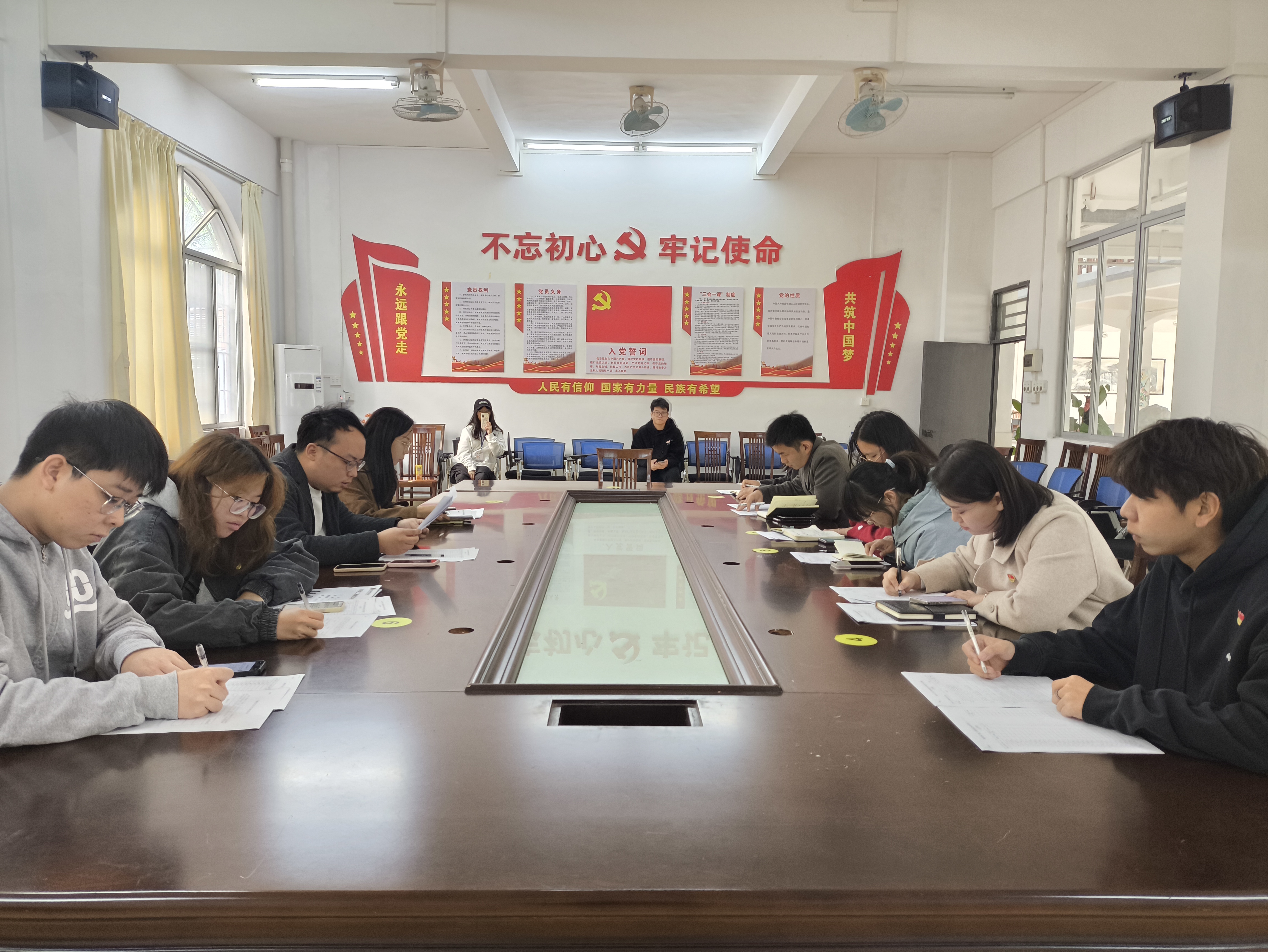 会议现场.jpg